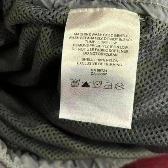 Columbia Omni-Shade Grey Buckle Shorts Size XL 9L - Picture 7 of 8